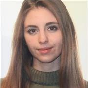 Universitaria, disponibile per aiuto compiti a bambini e lezioni specifiche per ragazzi più grandi